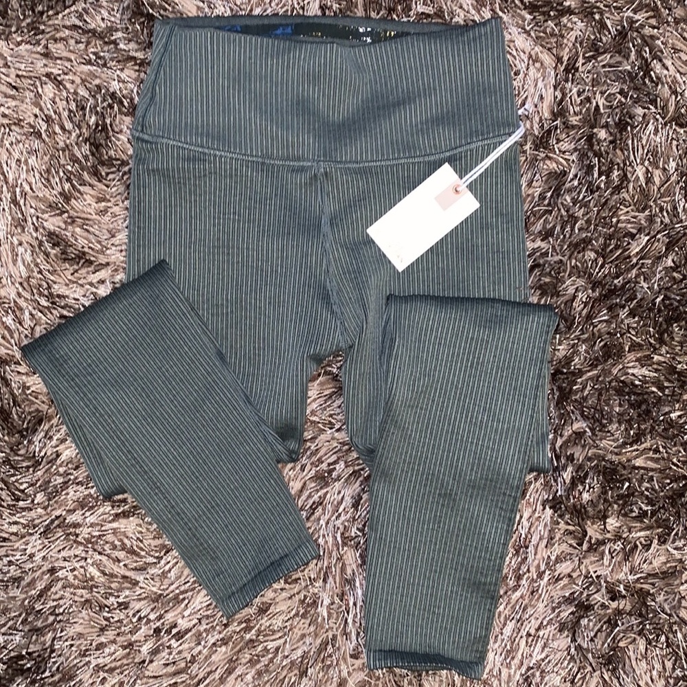 NWT Good American ribbed leggings
